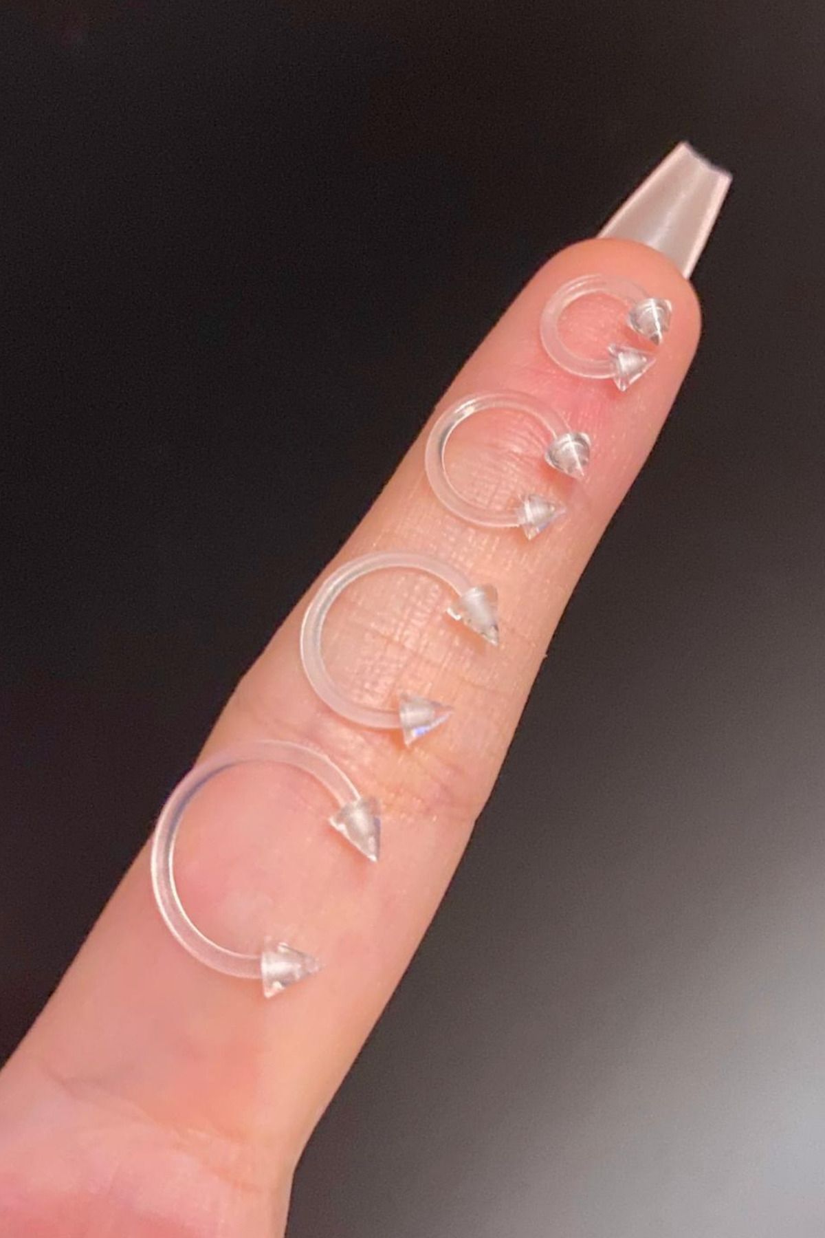 Kadın Şeffaf Antialerjik Bioplast Spike Septum Tragus Helix Kıkırdak Piercing 1 Adet