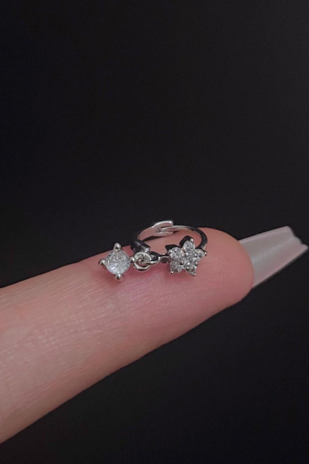 Kadın Çiçek Figürlü Sallantılı Zirkon Taşlı Tragus Helix Kıkırdak Halka Çelik Piercing